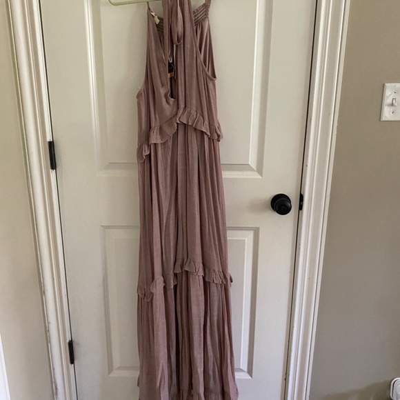 *NWT* HALTER RUFFLE MAXI DRESS - Picture 3 of 4